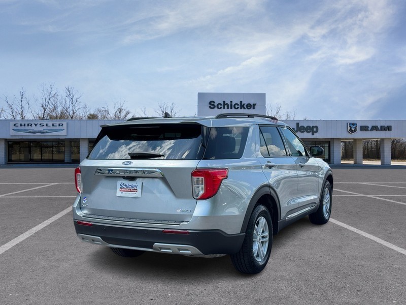 Ford Explorer Vehicle Full-screen Gallery Image 03