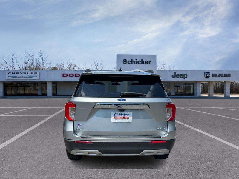 Ford Explorer Vehicle Full-screen Gallery Image 04