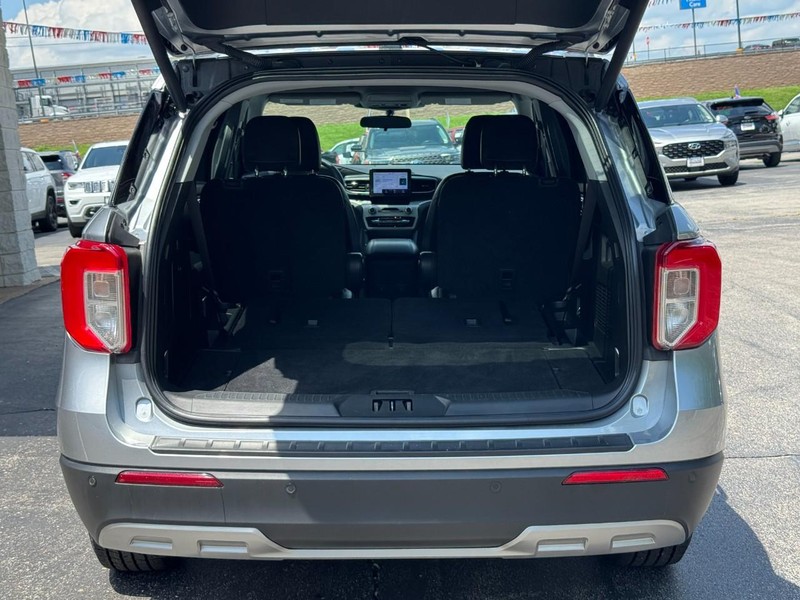 Ford Explorer Vehicle Full-screen Gallery Image 05