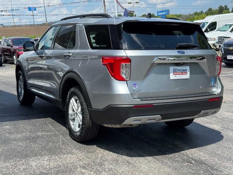 Ford Explorer Vehicle Full-screen Gallery Image 06