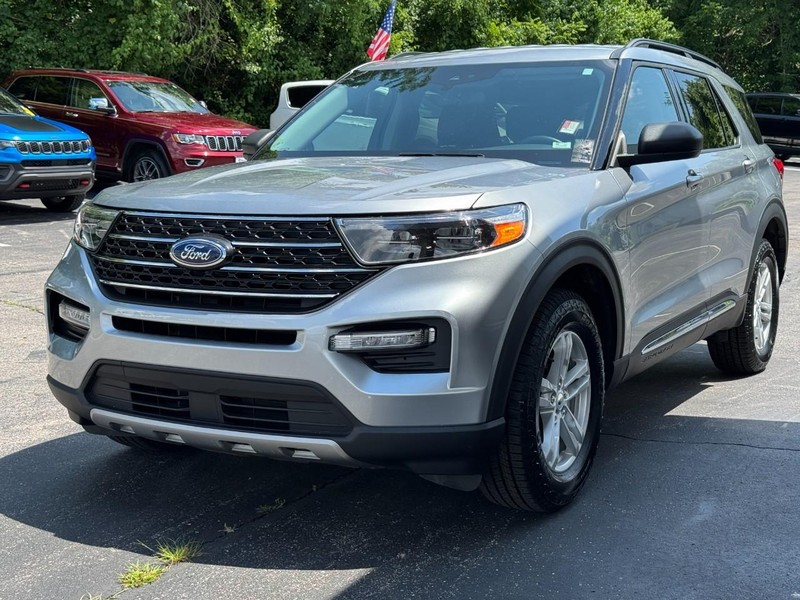 Ford Explorer Vehicle Full-screen Gallery Image 08