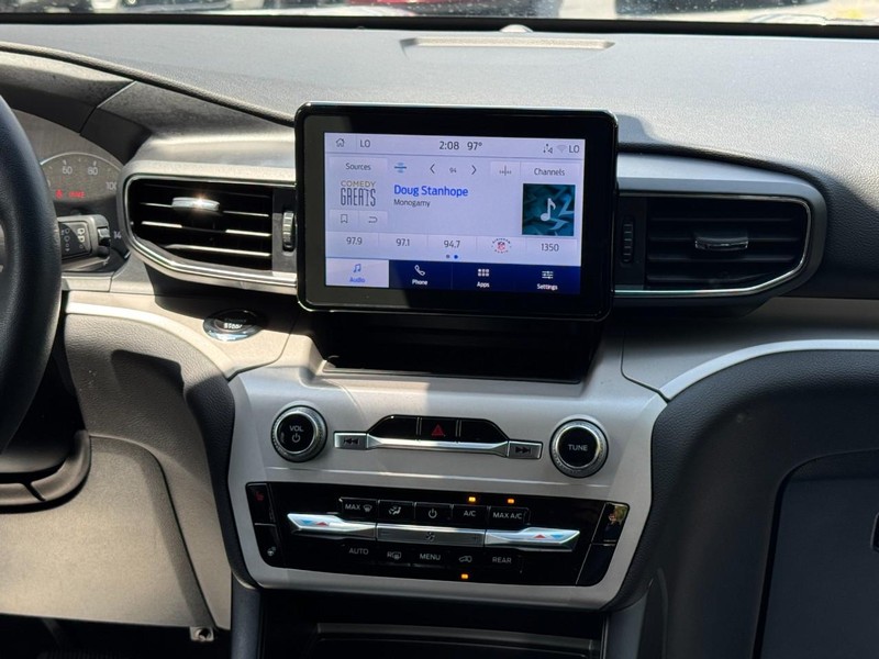 Ford Explorer Vehicle Full-screen Gallery Image 13