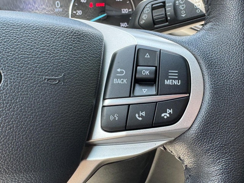 Ford Explorer Vehicle Full-screen Gallery Image 17
