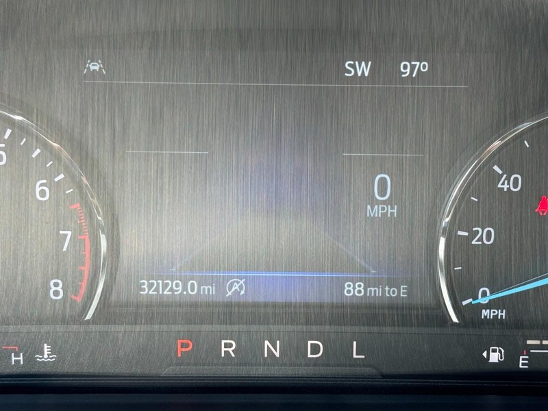 Ford Explorer Vehicle Full-screen Gallery Image 18