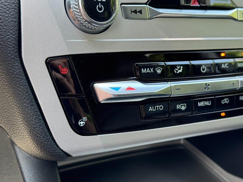 Ford Explorer Vehicle Full-screen Gallery Image 20