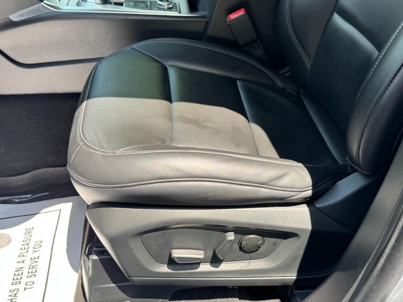 Ford Explorer Vehicle Full-screen Gallery Image 23