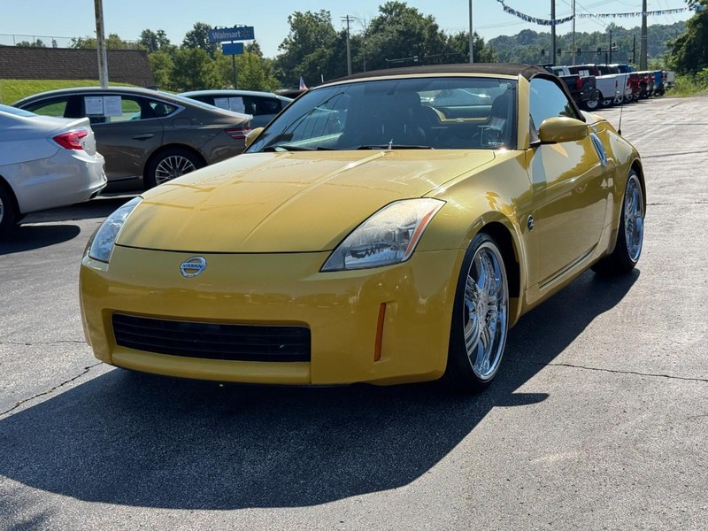 Nissan 350Z Vehicle Full-screen Gallery Image 07