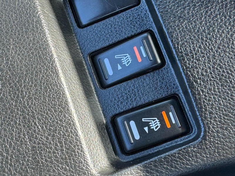Nissan 350Z Vehicle Full-screen Gallery Image 16