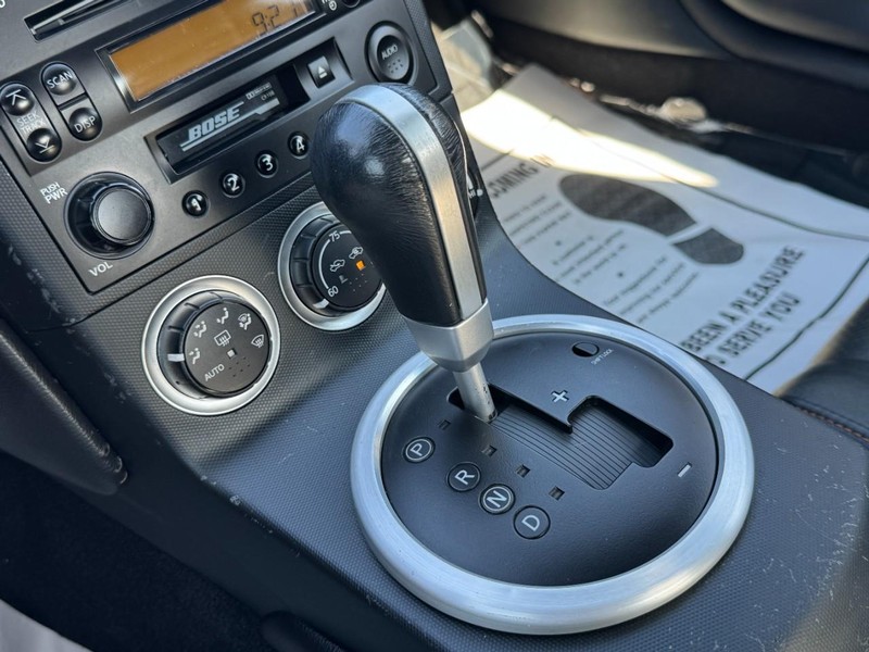 Nissan 350Z Vehicle Full-screen Gallery Image 17