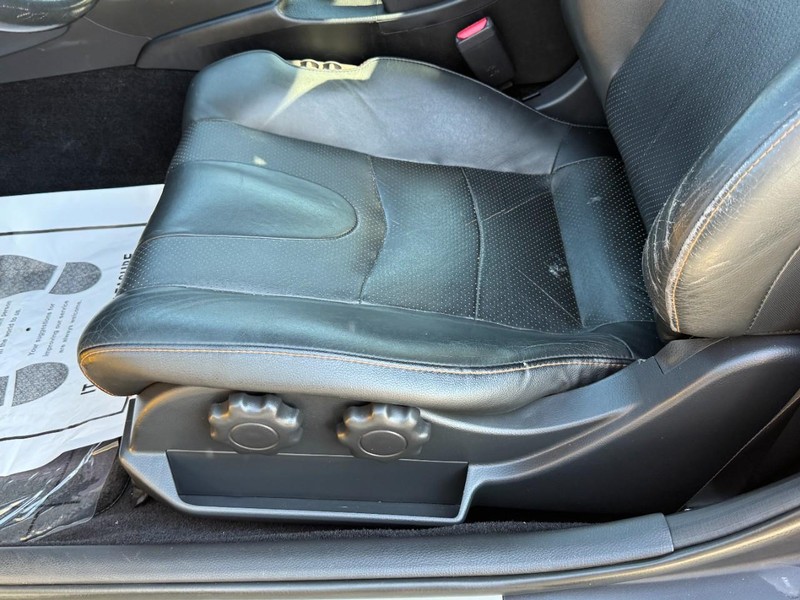 Nissan 350Z Vehicle Full-screen Gallery Image 19