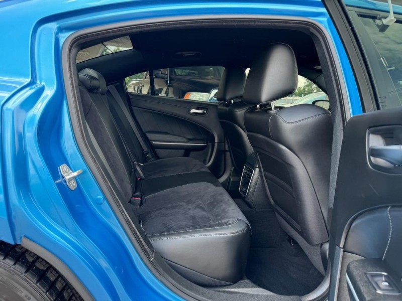 Dodge Charger Vehicle Full-screen Gallery Image 10