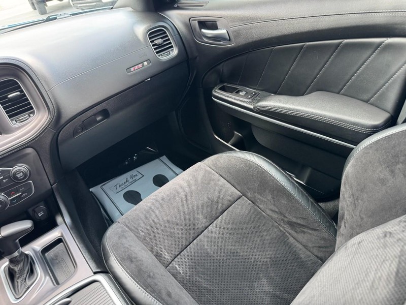 Dodge Charger Vehicle Full-screen Gallery Image 15