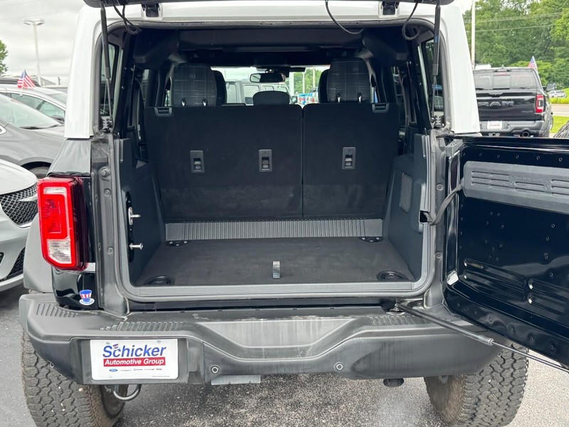 Ford Bronco Vehicle Full-screen Gallery Image 05