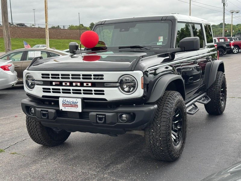 Ford Bronco Vehicle Full-screen Gallery Image 08
