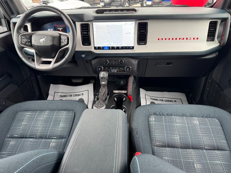 Ford Bronco Vehicle Full-screen Gallery Image 11