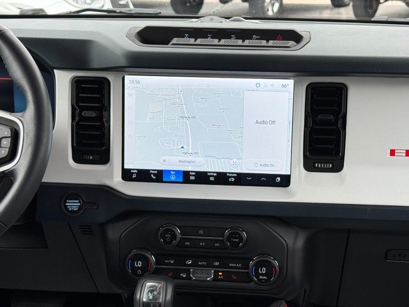 Ford Bronco Vehicle Full-screen Gallery Image 13