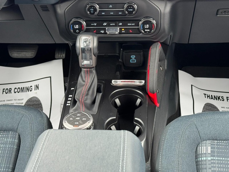 Ford Bronco Vehicle Full-screen Gallery Image 14