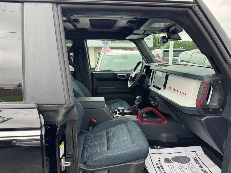 Ford Bronco Vehicle Full-screen Gallery Image 15