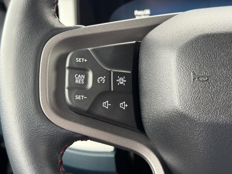 Ford Bronco Vehicle Full-screen Gallery Image 16