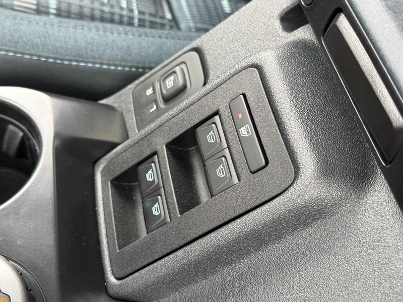 Ford Bronco Vehicle Full-screen Gallery Image 20