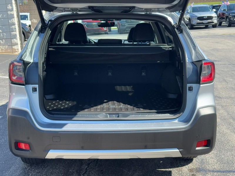 Subaru Outback Vehicle Full-screen Gallery Image 05