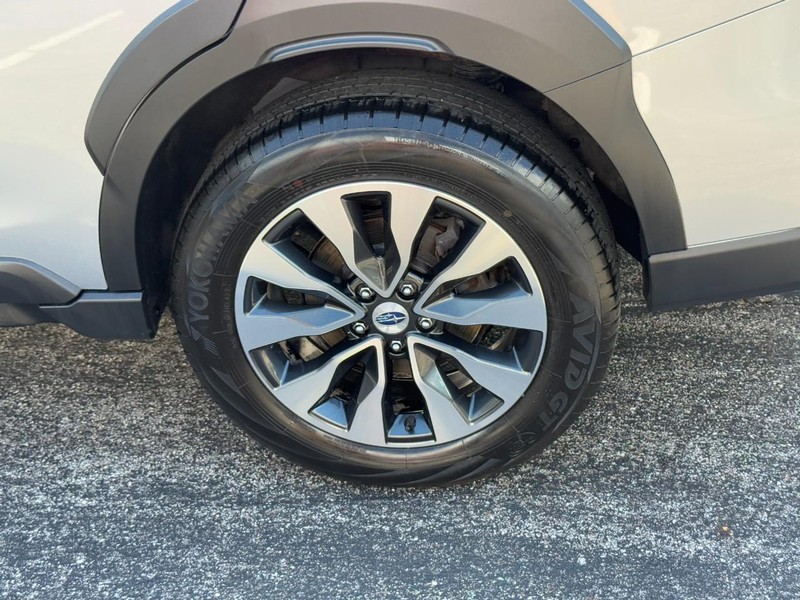 Subaru Outback Vehicle Full-screen Gallery Image 07