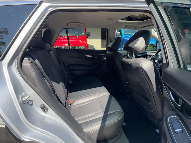 Subaru Outback Vehicle Full-screen Gallery Image 10