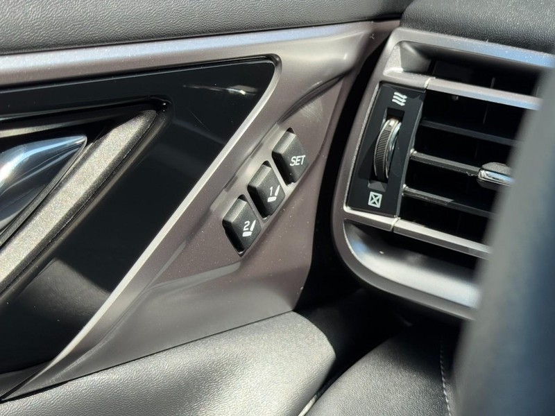 Subaru Outback Vehicle Full-screen Gallery Image 17