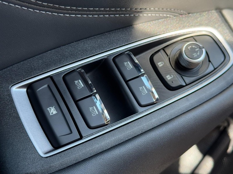 Subaru Outback Vehicle Full-screen Gallery Image 25