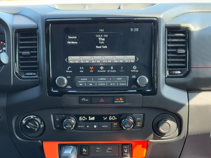 Nissan Frontier Vehicle Full-screen Gallery Image 13