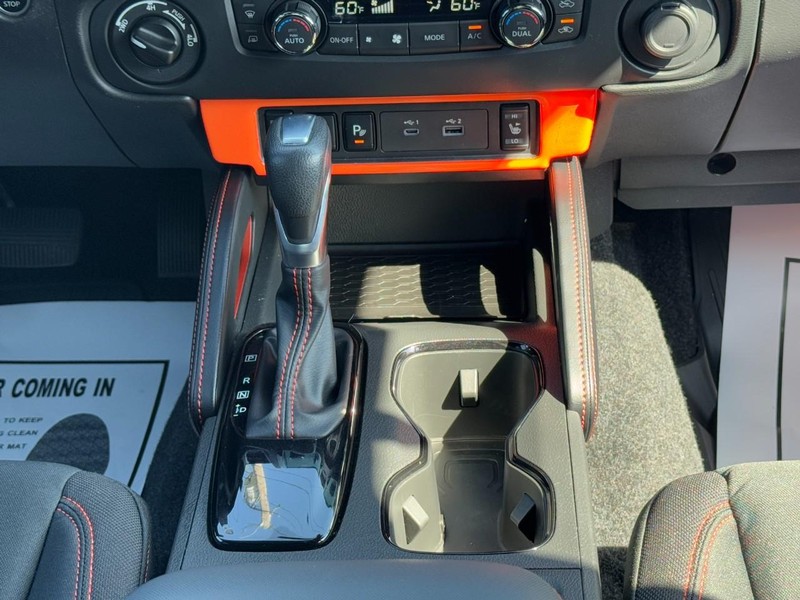 Nissan Frontier Vehicle Full-screen Gallery Image 14
