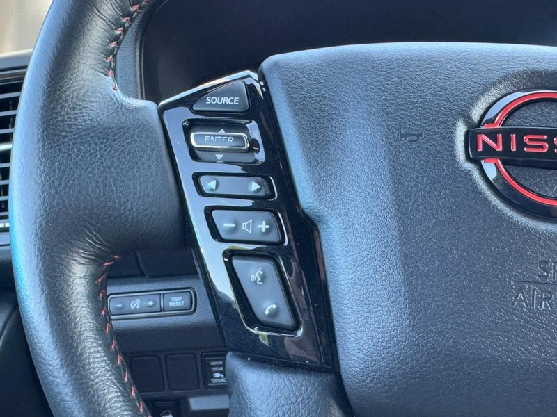 Nissan Frontier Vehicle Full-screen Gallery Image 16