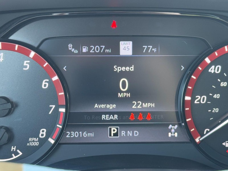Nissan Frontier Vehicle Full-screen Gallery Image 18