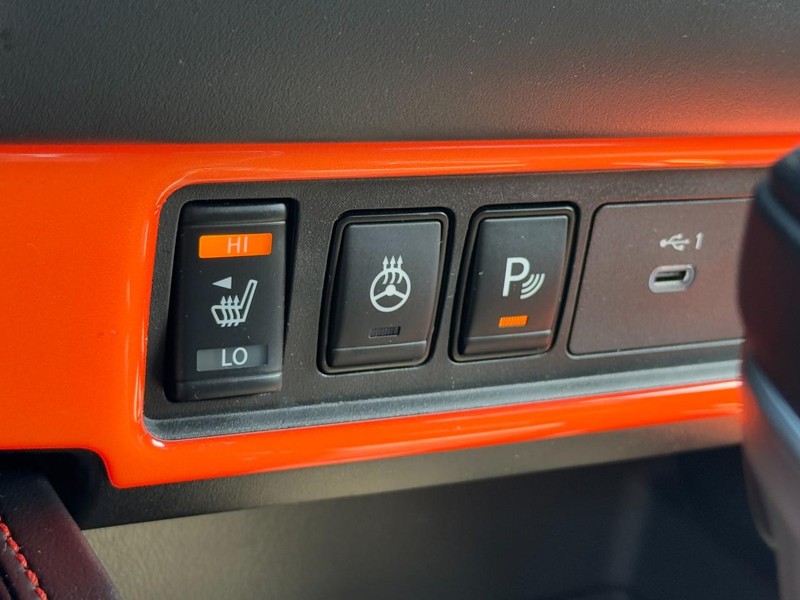 Nissan Frontier Vehicle Full-screen Gallery Image 19