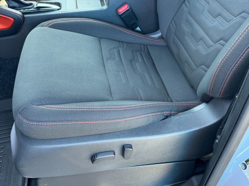 Nissan Frontier Vehicle Full-screen Gallery Image 22
