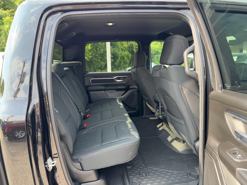 Ram 1500 Vehicle Full-screen Gallery Image 10