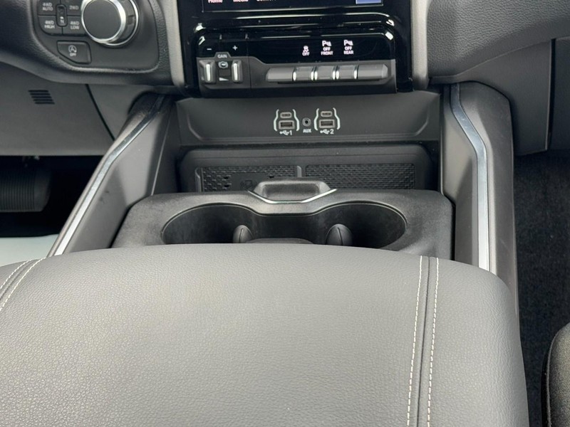 Ram 1500 Vehicle Full-screen Gallery Image 14