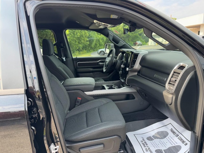 Ram 1500 Vehicle Full-screen Gallery Image 15