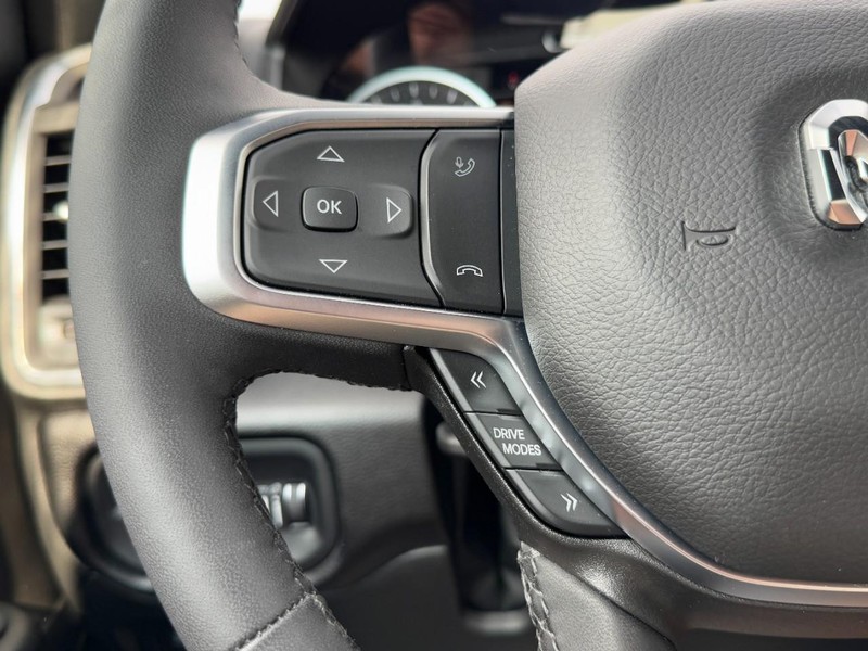 Ram 1500 Vehicle Full-screen Gallery Image 16
