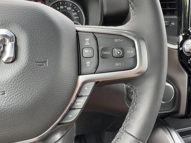 Ram 1500 Vehicle Full-screen Gallery Image 17