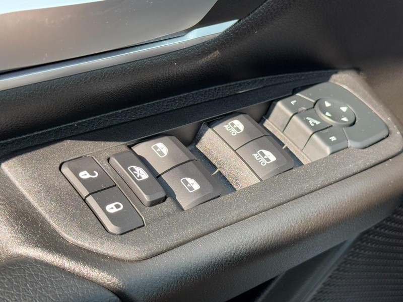 Ram 1500 Vehicle Full-screen Gallery Image 24