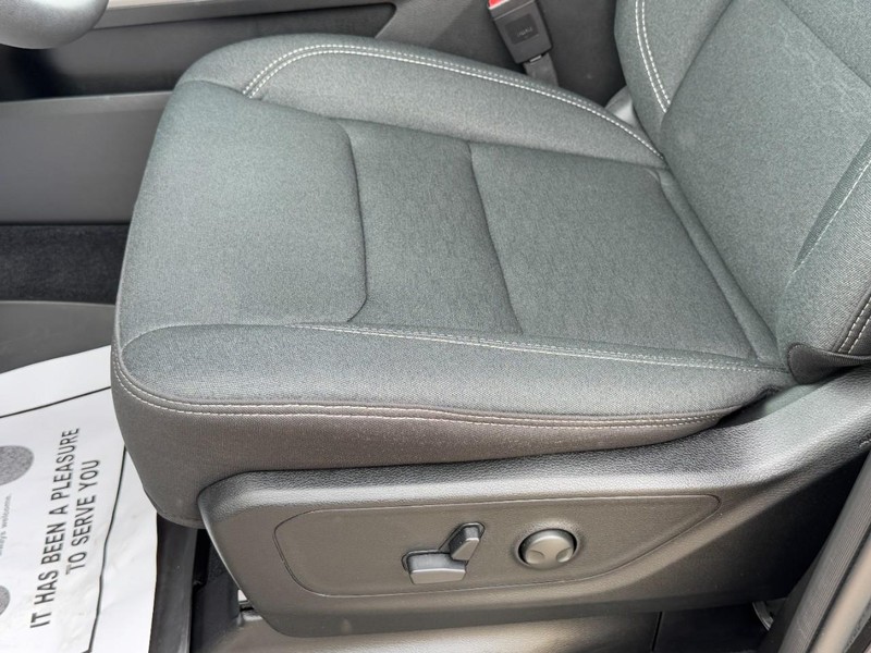 Ram 1500 Vehicle Full-screen Gallery Image 25