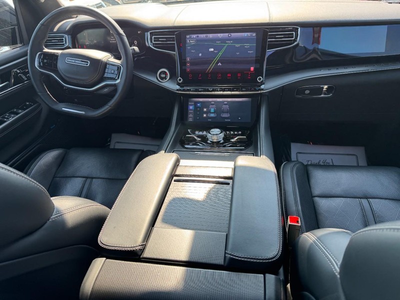 Jeep Grand Wagoneer Vehicle Full-screen Gallery Image 12