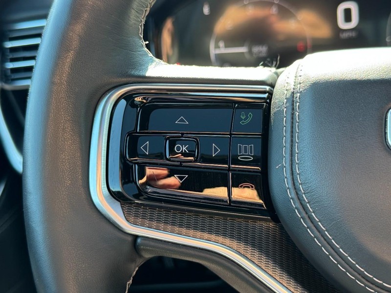 Jeep Grand Wagoneer Vehicle Full-screen Gallery Image 18