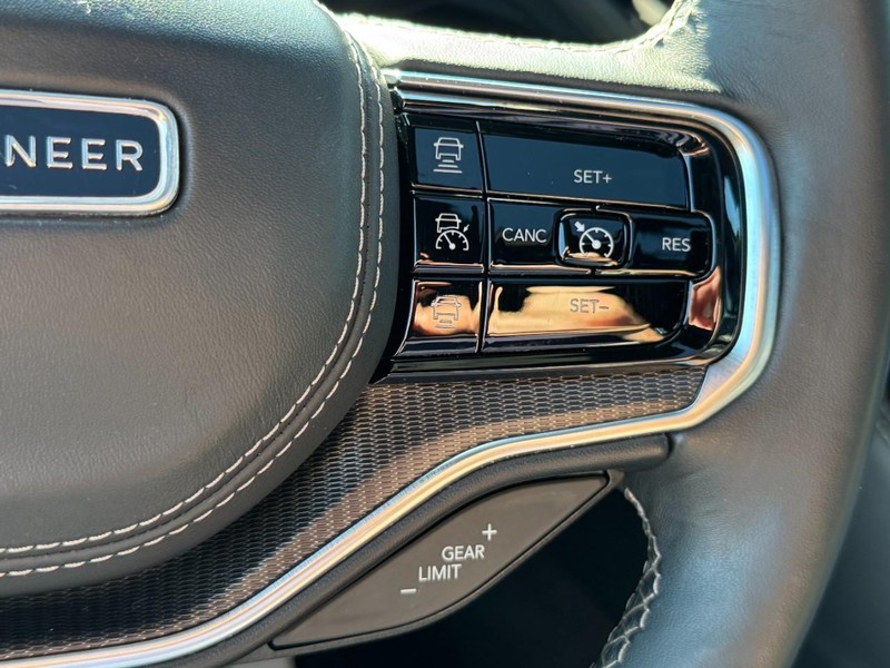 Jeep Grand Wagoneer Vehicle Full-screen Gallery Image 19