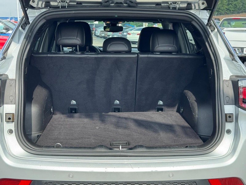 Jeep Compass Vehicle Full-screen Gallery Image 05