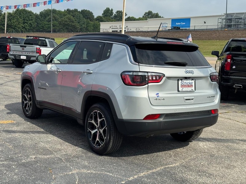 Jeep Compass Vehicle Full-screen Gallery Image 06