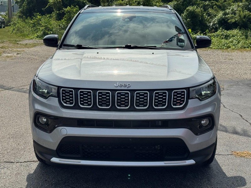 Jeep Compass Vehicle Full-screen Gallery Image 09