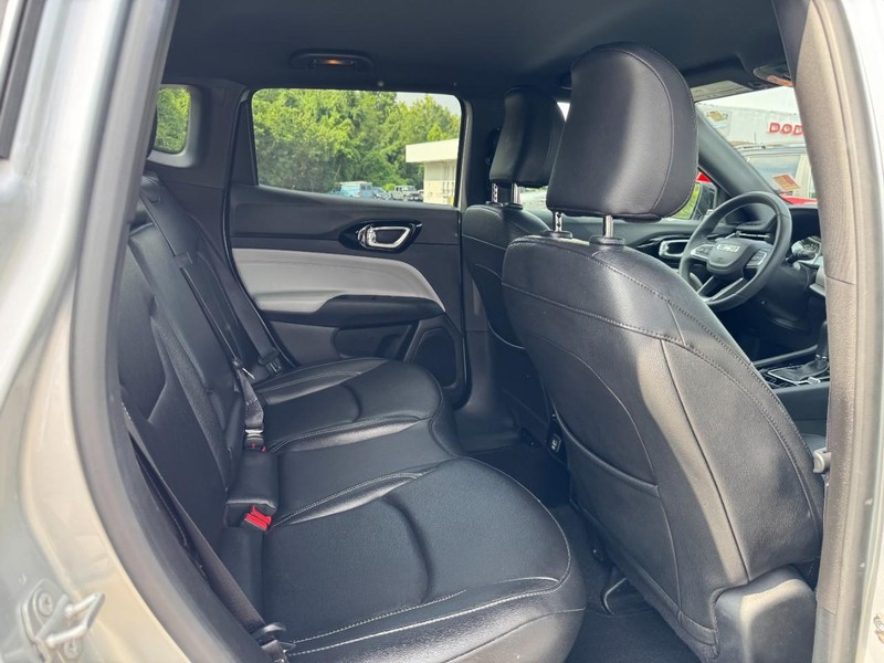 Jeep Compass Vehicle Full-screen Gallery Image 10