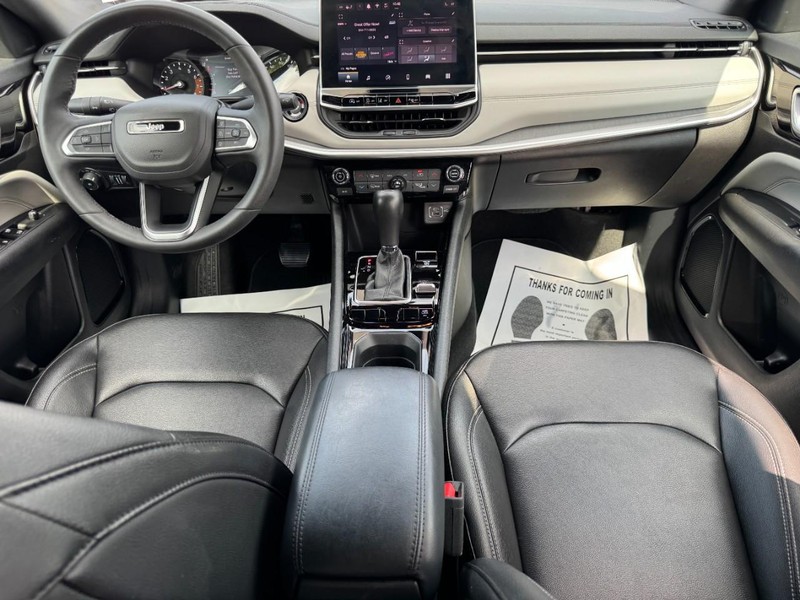 Jeep Compass Vehicle Full-screen Gallery Image 11